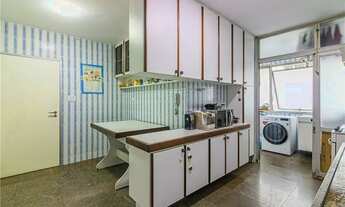 Imagem 6: Apartamento bem distribuído com sala para dois ambientes, cozinha espaçosa, lavanderia bem