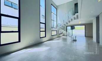 Imagem 2: Sobrado à venda em Urbanova condomínio Alphaville com 4 suítes, e piscina condomínio club