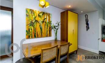 Imagem 2: Apartamento mobiliado com 84 m² de área útil, 3 dormitórios sendo 1 suíte, 1 vaga