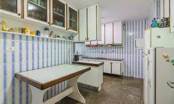 Imagem 5: Apartamento bem distribuído com sala para dois ambientes, cozinha espaçosa, lavanderia bem