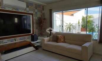 Imagem 3: CASA COM 4 DORMITÓRIOS NO BAIRRO CARIANOS - FLORIANÓPOLIS/SC