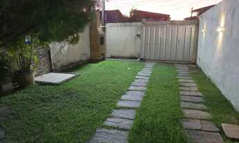 Imagem 2: Casa com três quartos sendo dois suítes no Coaçu - 88m²