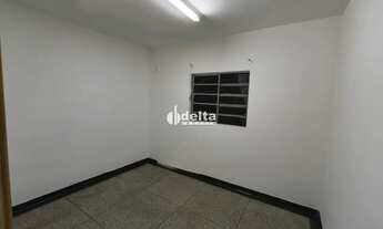 Imagem 6: Casa comercial com Habite-se, disponível para locação no bairro Custódio Pereira em Uberlâ