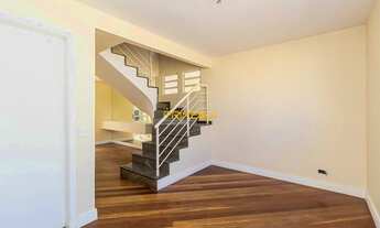 Imagem 3: Sobrado triplex em condomínio fechado, semi mobiliado, com 3 quartos, sendo 1 suíte, duas