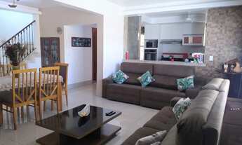 Imagem 3: Casa duplex, condomínio fechado com 4 quartos e 2 suítes, quadra poliesportiva, academia e