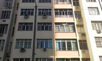 Imagem: EM FRENTE A ESTAÇÃO DE METRÔ URUGUAI