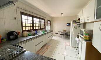 Imagem 6: Casa para venda com 235 metros quadrados com 4 quartos