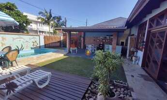 Imagem: Casa com picina e 3 dormitórios, a 400