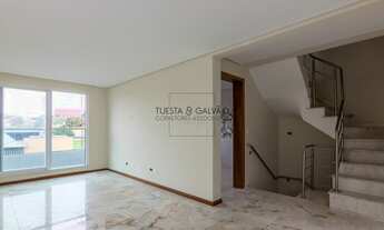 Imagem 4: Sobrado triplex a venda, com 3 quartos sendo uma suíte, duas vagas de garagem, amplo ático