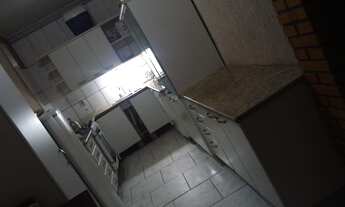 Imagem 5: Lindo sítio medindo 1147m2, plano, cercado, jardim espetacular, gramado e arborizado, água