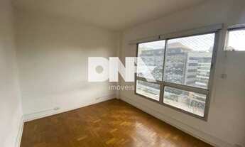 Imagem 4: São 03 Quartos (Sem suíte). Sala ampla em L e cozinha bem espaçosa. Possui um banheiro soc