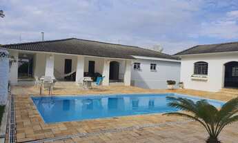 Imagem 3: Chácara para aluguel e venda possui 520 metros quadrados com 5 quartos