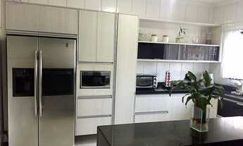 Imagem 4: Sobrado próximo ao Metrô Tucuruvi com 3 dormitórios sendo 2 suítes e 2 vagas