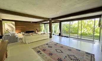 Imagem 2: ALTA Imóveis Boutique vende: Casa super conectada a natureza, aos pés da Pedra da Gávea em