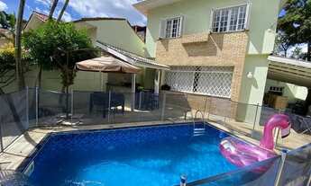 Imagem: Casa de vila com piscina em excelente localização