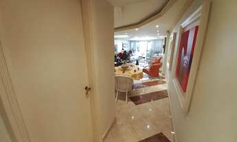 Imagem 2: Excelente apartamento em localização super privilegiada com 3 vagas de garagem