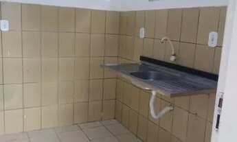 Imagem 2: Casa com 2/4, garagem coberta, área com casinha para pet