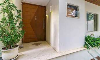 Imagem 5: Descubra a casa dos seus sonhos neste oásis de conforto e luxo, localizado no perímetro do