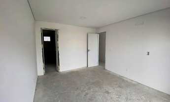 Imagem 4: Sobrado de fundo, amplo, arejado, com 4 vagas para veículos