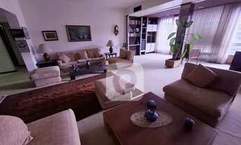 Imagem: Maravilhoso imóvel com duas garagens! Portaria