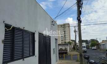 Imagem 2: Casa residencial com 3 quartos sendo 1 suíte, disponível para locação no bairro Marta Hele