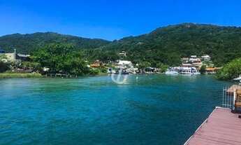 Imagem: Casa no Canal da Barra da Lagoa com 3 dormitórios
