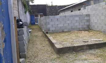 Imagem: Terreno com fundação pronta para construir