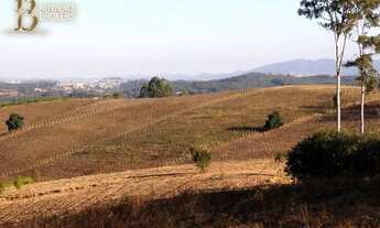 Imagem 5: Sítio na cidade de Itatiba, porteira fechada