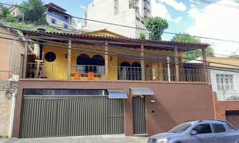 Imagem 2: Casa com 360m², 4 quartos, 1 suíte e 3 vagas de garagem à venda no bairro São Mateus, Juiz