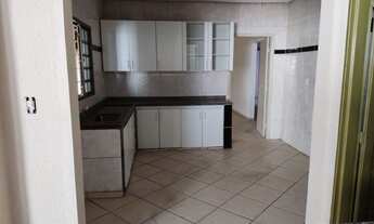 Imagem 2: Aluga casa 4 quartos + barracão no fundo com 2 quarto, sala e cozinha