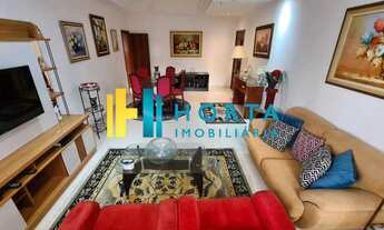 Imagem 2: Apartamento em rua nobre de Copacabana, com pequena área externa