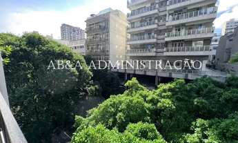 Imagem 3: Apt semi-mobiliado, silencioso, arejado, suíte, closet, 70m2, na quadra da praia de Ipanem