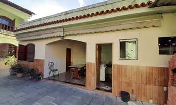 Imagem 3: Baixou em Bangu! Ideal para duas famílias 5 quartos, 2 casas ótima localização