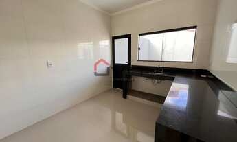 Imagem 3: Lindo sobrado a venda, contando com 3 quartos, sendo um suíte com sacada, sala ampla