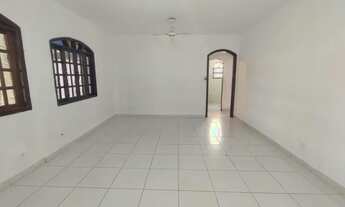 Imagem 7: Casa para aluguel possui 240 metros quadrados com 4 quartos