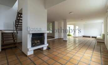 Imagem: Casa ensolarada com vista para o Pacaembu