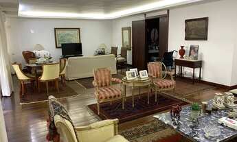 Imagem 2: Fantástico 214m² na quadra da praia, melhor rua do Leblon