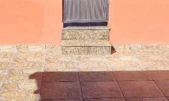 Imagem: 2 casas e uma kitnet com garagens