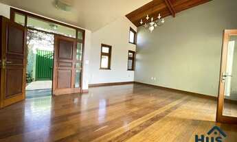 Imagem 3: Maravilhosa Casa Estilo Colonial com 5 Quartos, Suíte, Hidromassagem e 4 Vagas no Bairro D