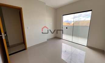 Imagem 5: Lindo sobrado a venda, contando com 3 quartos, sendo um suíte com sacada, sala ampla