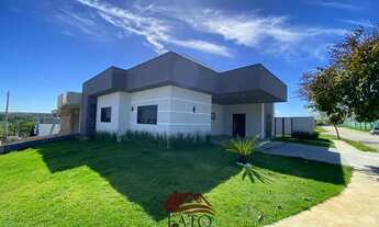 Imagem: Linda casa em terreno de esquina no condomínio