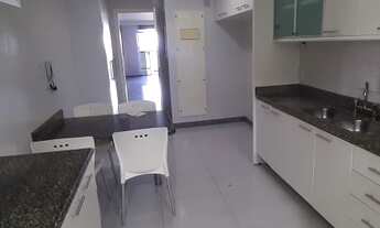 Imagem 2: Apartamento para aluguel possui 200 metros quadrados com 5 quartos em Candeal - Salvador