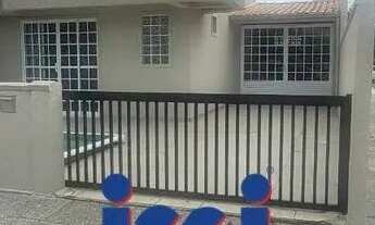 Imagem: Sobrado com piscina a venda no Porto Fino