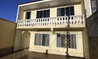 Imagem 2: Sobrado para Venda em São José dos Pinhais, Ipê, 3 dormitórios, 2 banheiros, 2 vagas