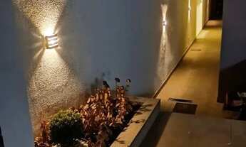 Imagem 2: Casa para Venda em Atibaia, Jardim Alvinópolis, 3 dormitórios, 3 suítes, 4 banheiros, 2 va