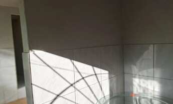 Imagem 2: Alugo ap fuas peças simples com banheiro