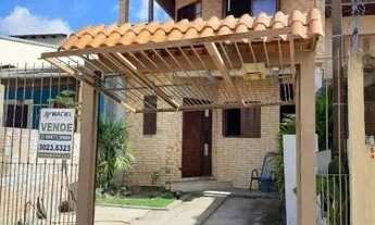 Imagem 2: Sobrado em Porto Alegre, no bairro Hípica, com 2 dormitório(s), e 2 banheiros, à