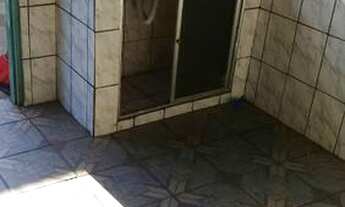 Imagem 3: Aluga-se casa 3 quartos, sala, cozinha, banheiro, quintal enorme que cabe uns três carros