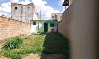 Imagem: Terreno com pequena edícula no São Carlos