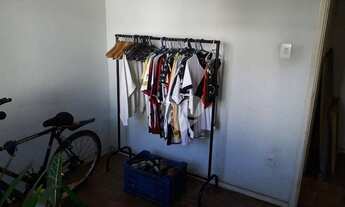 Imagem 2: Apartamento com sala (ampla), 2 quartos (1 com sacada), banheiro, cozinha, área, dependênc